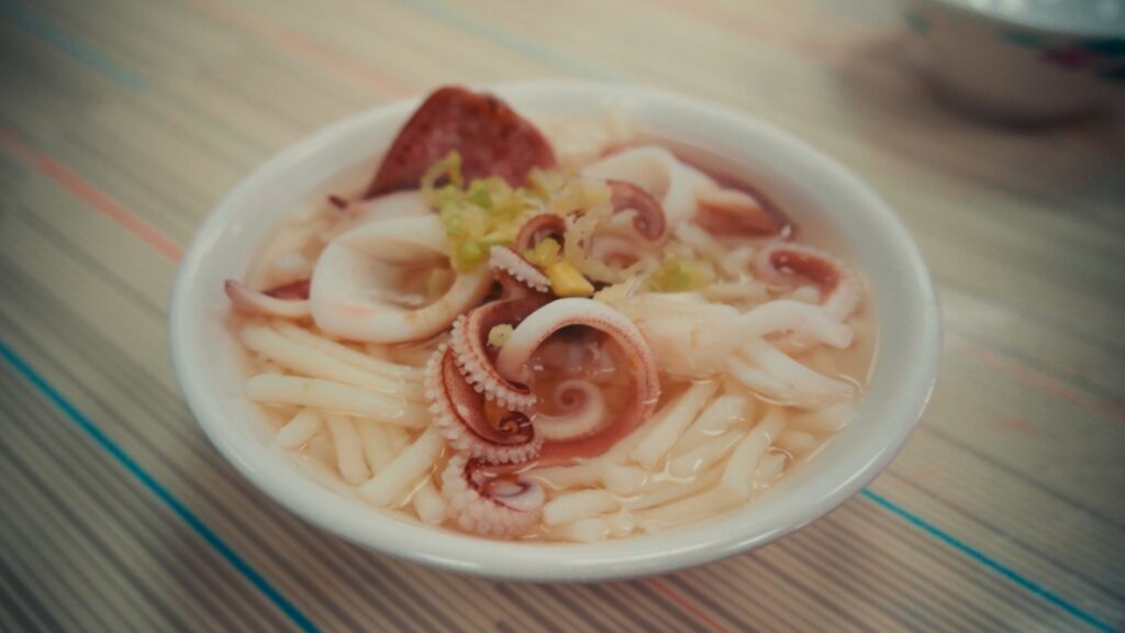 resh squid thick soup with rice noodles in naturally sweet broth at Ye Jia Squid Soup (葉家小卷米粉)