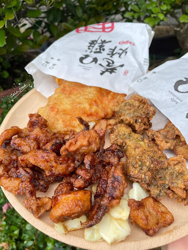 Crispy golden Taiwanese fried chicken at Lane Kou Fried Chicken 巷口炸雞 in Tainan