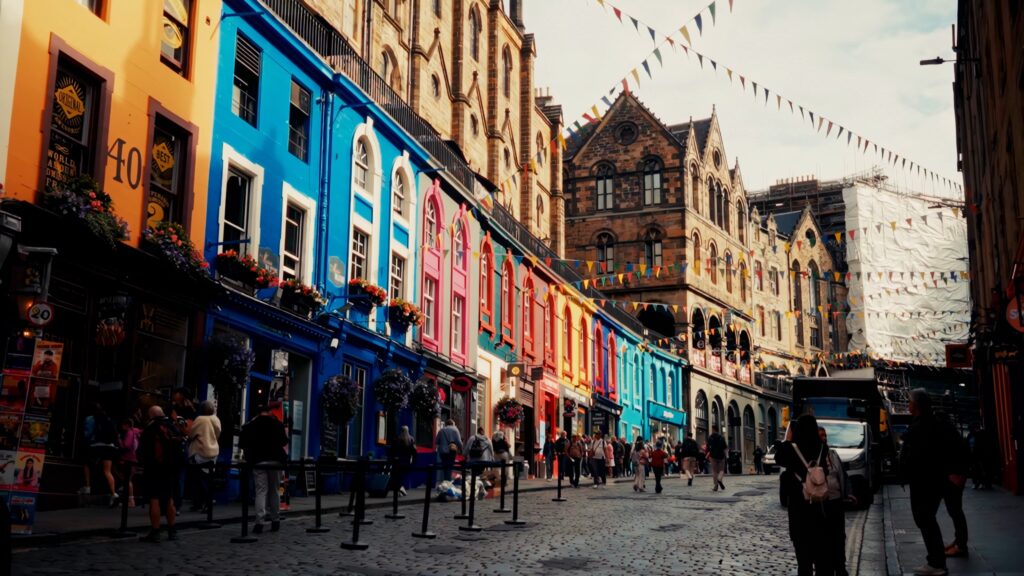 Victoria Street Edinburgh crowded in August